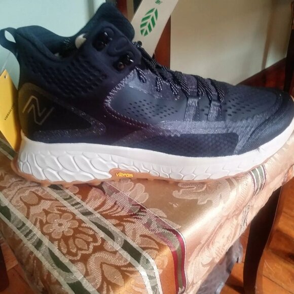 Men's 9 new balance Fresh Foam X Hierro Mid Black - Picture 1 of 5